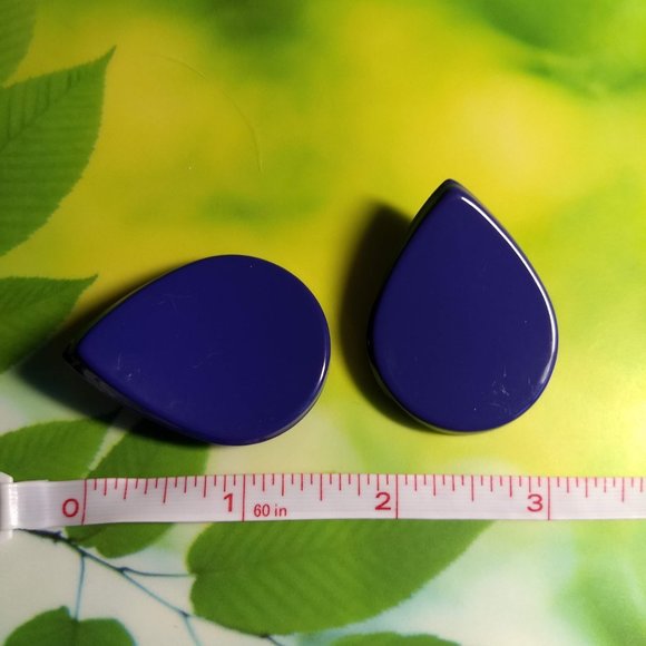 3/$25 vintage 80s purple tear drop metal earrings - Picture 3 of 3